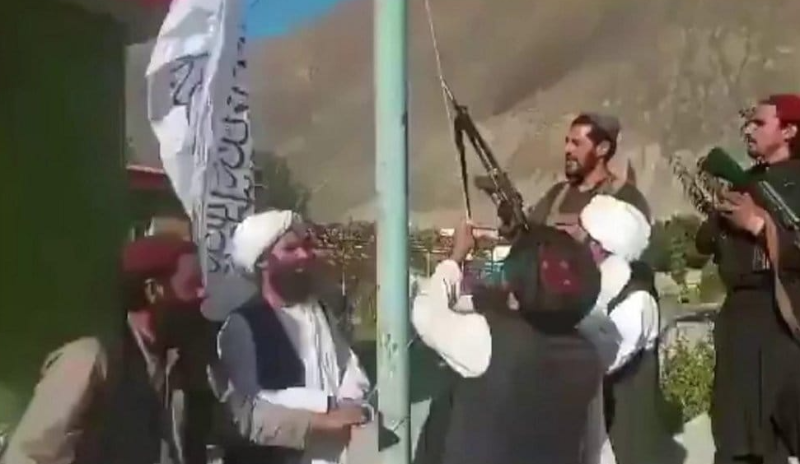 तालिबानले पन्जशिर उपत्यकामा आफ्नो झण्डा फहरायो 