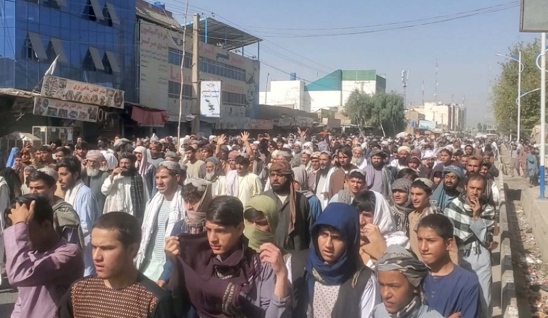 तालिबानविरुद्ध हजाराैंकाे विरोध प्रदर्शन